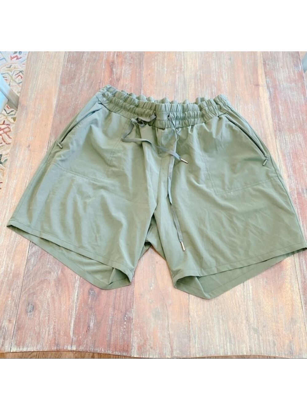 Chicos Zenergy Olive Green Shorts Size 4 US 20